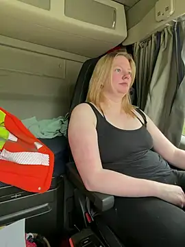 TruckerBabeLeenchen online show from 04-13-26, 09:37