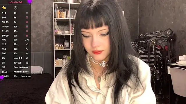 Snapshot of EmilyEmbears chatting on 06-01-26, 06:37 EmilyEmbears online show from 06-01-26, 06:37