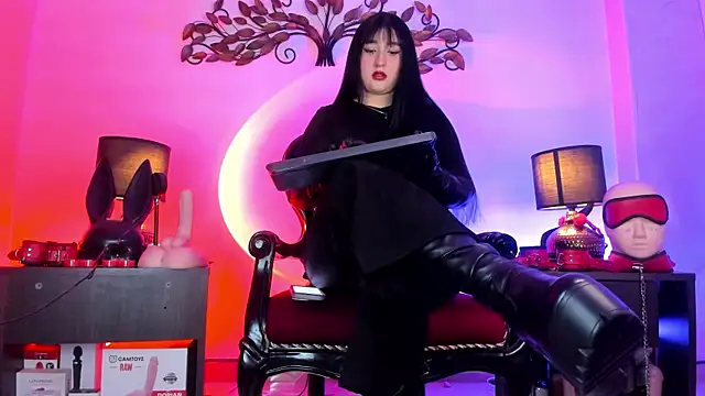 Snapshot of Madamedaphne_ chatting on 07-07-26, 02:43 Madamedaphne online show from 07-07-26, 02:43