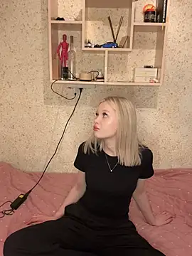 Snapshot of Velunari_ chatting on 04-08-26, 02:28 Velunari online show from 04-08-26, 02:28