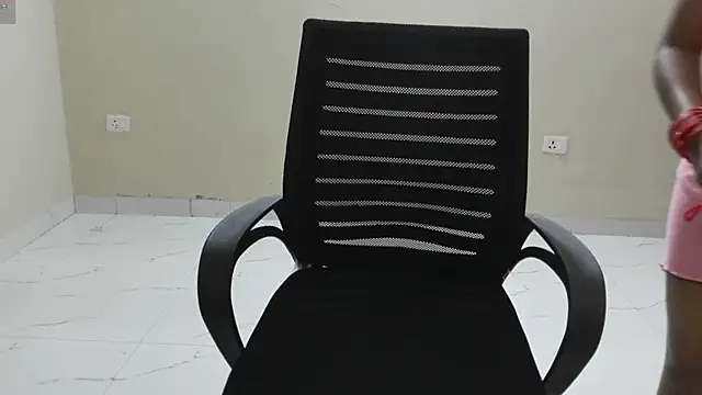 Snapshot of Hot_Bhabhi_1 chatting on 05-27-26, 08:17 Hot Bhabhi 1 online show from 05-27-26, 08:17