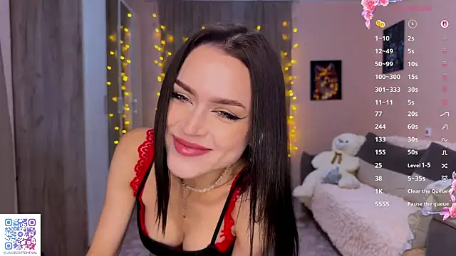Snapshot of PlayfulLea chatting on 07-18-26, 09:02 PlayfulLea online show from 07-18-26, 09:02