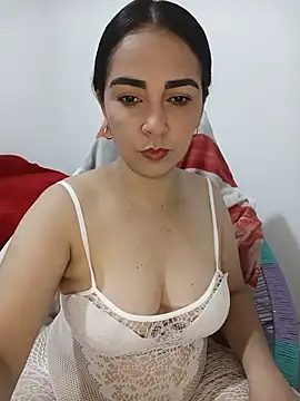 Snapshot of Emily_Divi69 chatting on 05-13-26, 01:03 Emily Divi69 online show from 05-13-26, 01:03
