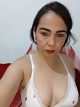 Snapshot of Emily_Divi69 chatting on 06-23-26, 01:03 Emily Divi69 online show from 06-23-26, 01:03