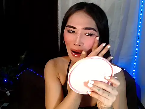 Snapshot of urasiankylie chatting on 06-09-26, 05:35 urasiankylie online show from 06-09-26, 05:35
