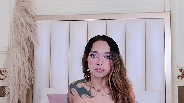 Snapshot of LaraBelmon chatting on 06-14-26, 01:36 LaraBelmon online show from 06-14-26, 01:36