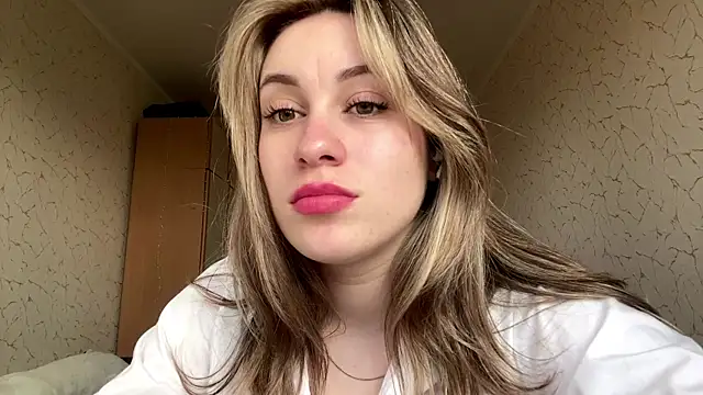 Snapshot of SpringSummers chatting on 04-04-26, 07:17 SpringSummers online show from 04-04-26, 07:17