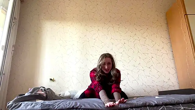 Snapshot of SpringSummers chatting on 04-06-26, 08:15 SpringSummers online show from 04-06-26, 08:15