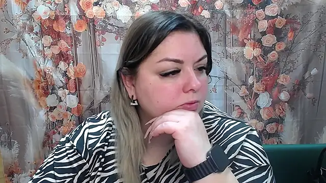 Snapshot of AdelinaMaster chatting on 05-06-26, 04:56 AdelinaMaster online show from 05-06-26, 04:56