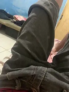 Snapshot of davisanos chatting on 04-05-26, 02:09 davisanos online show from 04-05-26, 02:09