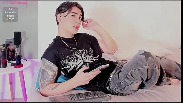 Snapshot of Thiago_angel chatting on 04-22-26, 06:05 Thiago angel online show from 04-22-26, 06:05