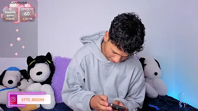 Snapshot of ETTE_MOON chatting on 04-18-26, 02:48 ETTE MOON online show from 04-18-26, 02:48