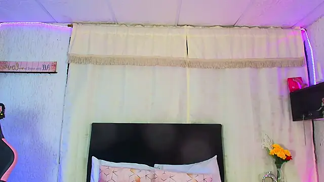 Snapshot of molly_bick chatting on 06-16-26, 06:49 molly bick online show from 06-16-26, 06:49