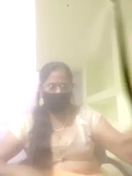 Snapshot of SEEMA_012 chatting on 04-12-26, 05:23 SEEMA 012 online show from 04-12-26, 05:23