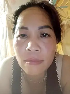 Snapshot of -Luni- chatting on 05-11-26, 02:12 -Luni- online show from 05-11-26, 02:12