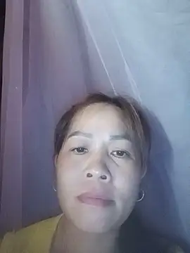 Snapshot of -Luni- chatting on 05-21-26, 09:27 -Luni- online show from 05-21-26, 09:27