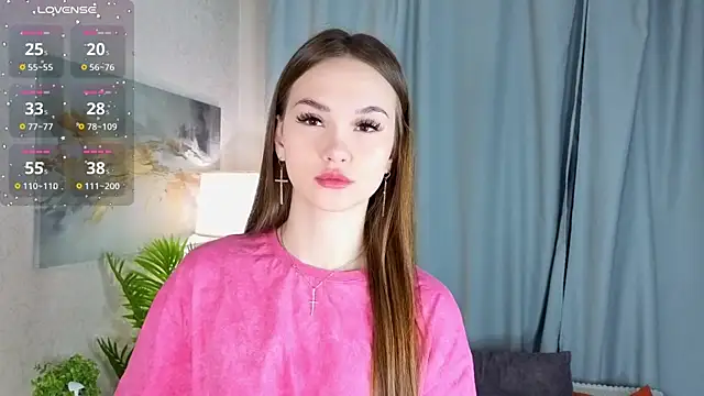 Snapshot of LuraPodraza chatting on 07-17-26, 04:45 LuraPodraza online show from 07-17-26, 04:45