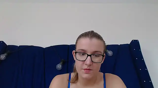 Snapshot of Yennyloves chatting on 05-31-26, 06:31 Yennyloves online show from 05-31-26, 06:31