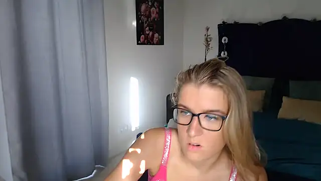 Yennyloves online show from 07-22-26, 11:46