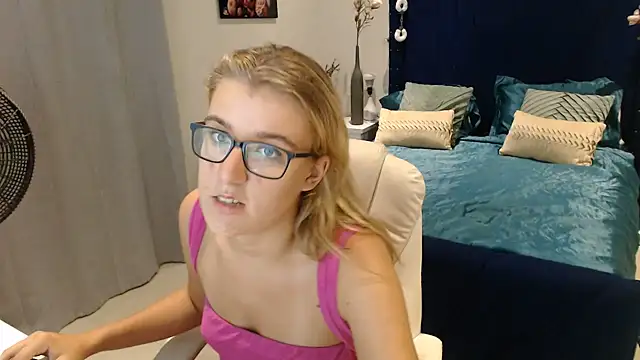 Yennyloves online show from 07-25-26, 12:20