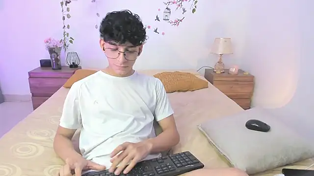 Snapshot of Alazbel8 chatting on 05-23-26, 09:46 Alazbel8 online show from 05-23-26, 09:46
