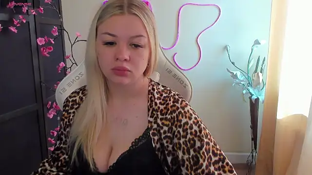 AmeliePeach online show from 06-17-26, 01:30