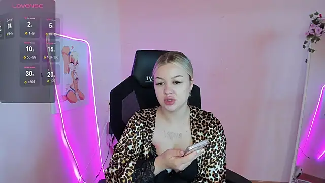 AmeliePeach online show from 06-19-26, 01:43
