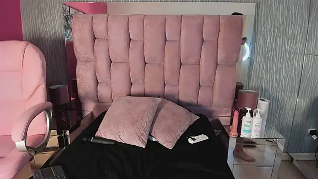 Snapshot of Ashly_bloom_ chatting on 07-15-26, 11:26 Ashly bloom online show from 07-15-26, 11:26