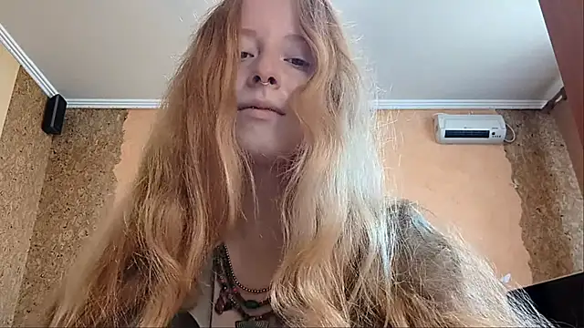 Snapshot of KateVibe_01 chatting on 06-12-26, 03:05 KateVibe 01 online show from 06-12-26, 03:05