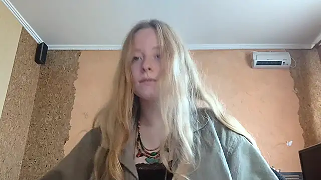 Snapshot of KateVibe_01 chatting on 06-17-26, 04:37 KateVibe 01 online show from 06-17-26, 04:37