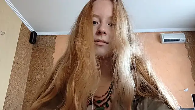 Snapshot of KateVibe_01 chatting on 07-11-26, 12:35 KateVibe 01 online show from 07-11-26, 12:35