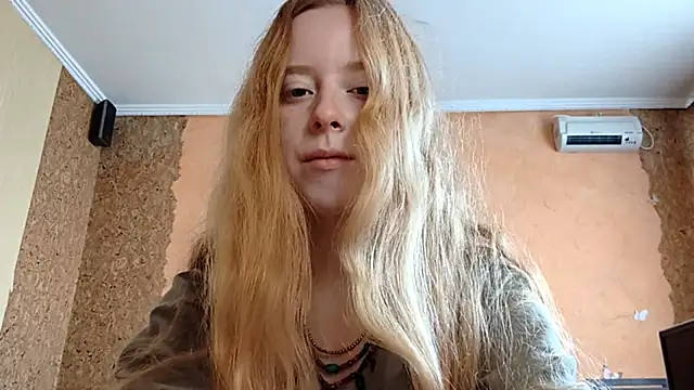 Snapshot of KateVibe_01 chatting on 07-13-26, 12:35 KateVibe 01 online show from 07-13-26, 12:35