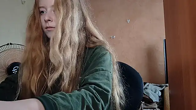 Snapshot of KateVibe_01 chatting on 07-15-26, 04:51 KateVibe 01 online show from 07-15-26, 04:51