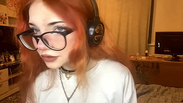 Snapshot of RedHeadCat chatting on 05-21-26, 10:28 RedHeadCat online show from 05-21-26, 10:28