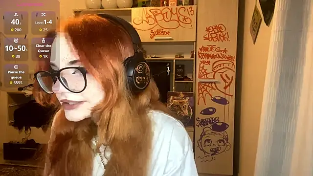 Snapshot of RedHeadCat chatting on 05-28-26, 09:34 RedHeadCat online show from 05-28-26, 09:34