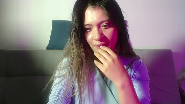 Snapshot of hannajonnes1 chatting on 04-15-26, 01:01 hannajonnes1 online show from 04-15-26, 01:01