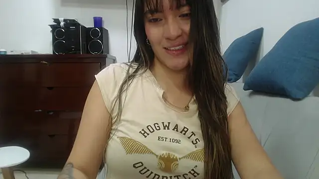 Snapshot of hannajonnes1 chatting on 04-21-26, 12:00 hannajonnes1 online show from 04-21-26, 12:00