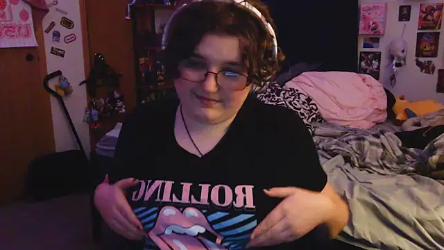 Snapshot of femcelsam chatting on 04-08-26, 04:01 femcelsam online show from 04-08-26, 04:01