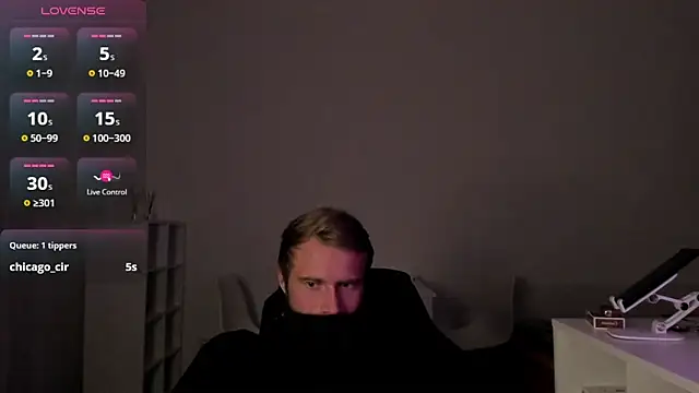 Snapshot of Paul_Rolex chatting on 01-07-26, 09:28 Paul Rolex online show from 01-07-26, 09:28