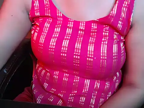 Snapshot of Kiarax1 chatting on 05-22-26, 05:58 Kiarax1 online show from 05-22-26, 05:58