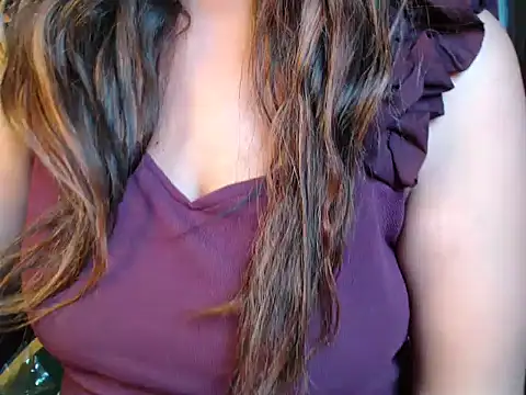Snapshot of Kiarax1 chatting on 05-26-26, 02:02 Kiarax1 online show from 05-26-26, 02:02