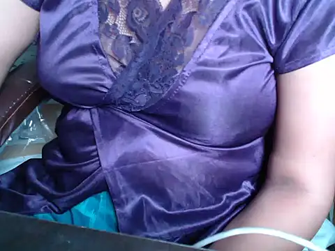 Snapshot of Kiarax1 chatting on 05-29-26, 12:25 Kiarax1 online show from 05-29-26, 12:25