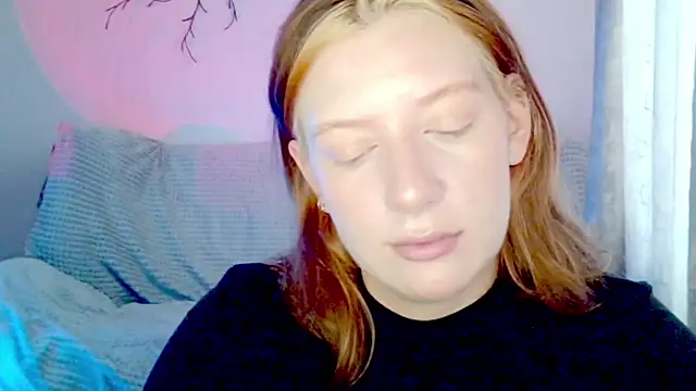 Snapshot of earn_my_lily chatting on 04-24-26, 07:11 earn my lily online show from 04-24-26, 07:11