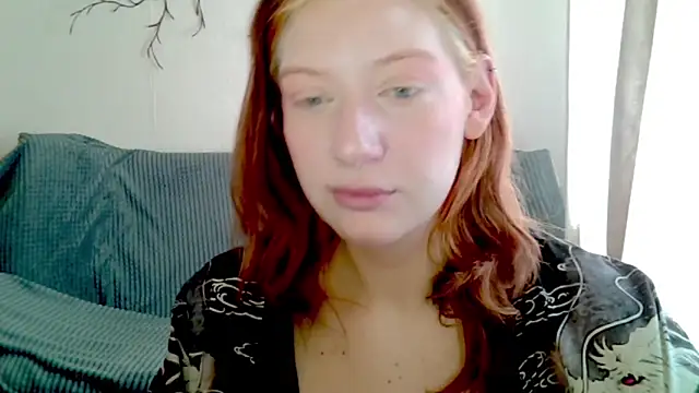 Snapshot of earn_my_lily chatting on 04-28-26, 07:35 earn my lily online show from 04-28-26, 07:35