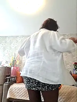 Snapshot of LaliaMia chatting on 09-12-25, 04:23 LaliaMia online show from 09-12-25, 04:23