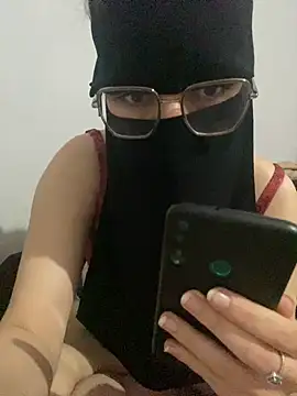 Snapshot of Riham_ri chatting on 04-10-26, 02:00 Riham ri online show from 04-10-26, 02:00