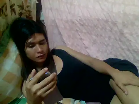 Snapshot of luna_veille chatting on 05-24-26, 03:55 luna veille online show from 05-24-26, 03:55