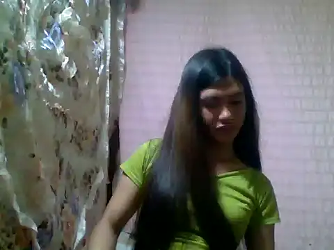 Snapshot of luna_veille chatting on 05-27-26, 04:59 luna veille online show from 05-27-26, 04:59