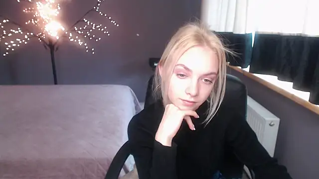 Snapshot of SonnySofia chatting on 04-21-26, 11:49 SonnySofia online show from 04-21-26, 11:49