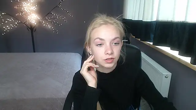Snapshot of SonnySofia chatting on 04-22-26, 05:32 SonnySofia online show from 04-22-26, 05:32